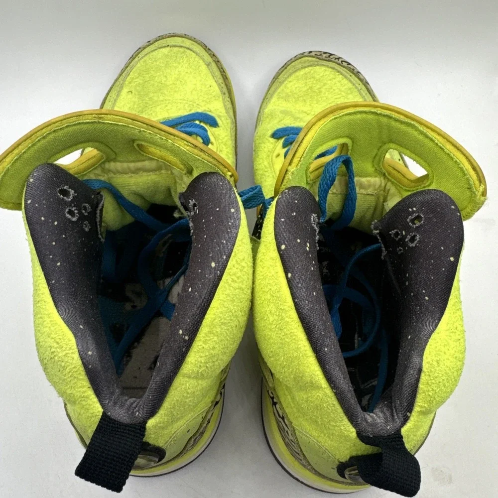 Jordan mail neon priority
